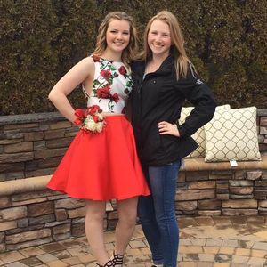 Meet your Posher, Caitlin